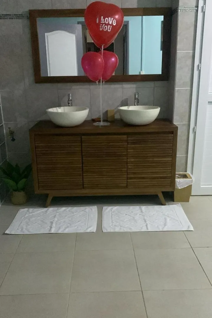 Appartement Bas De Villa Florirose Riviere-Salee