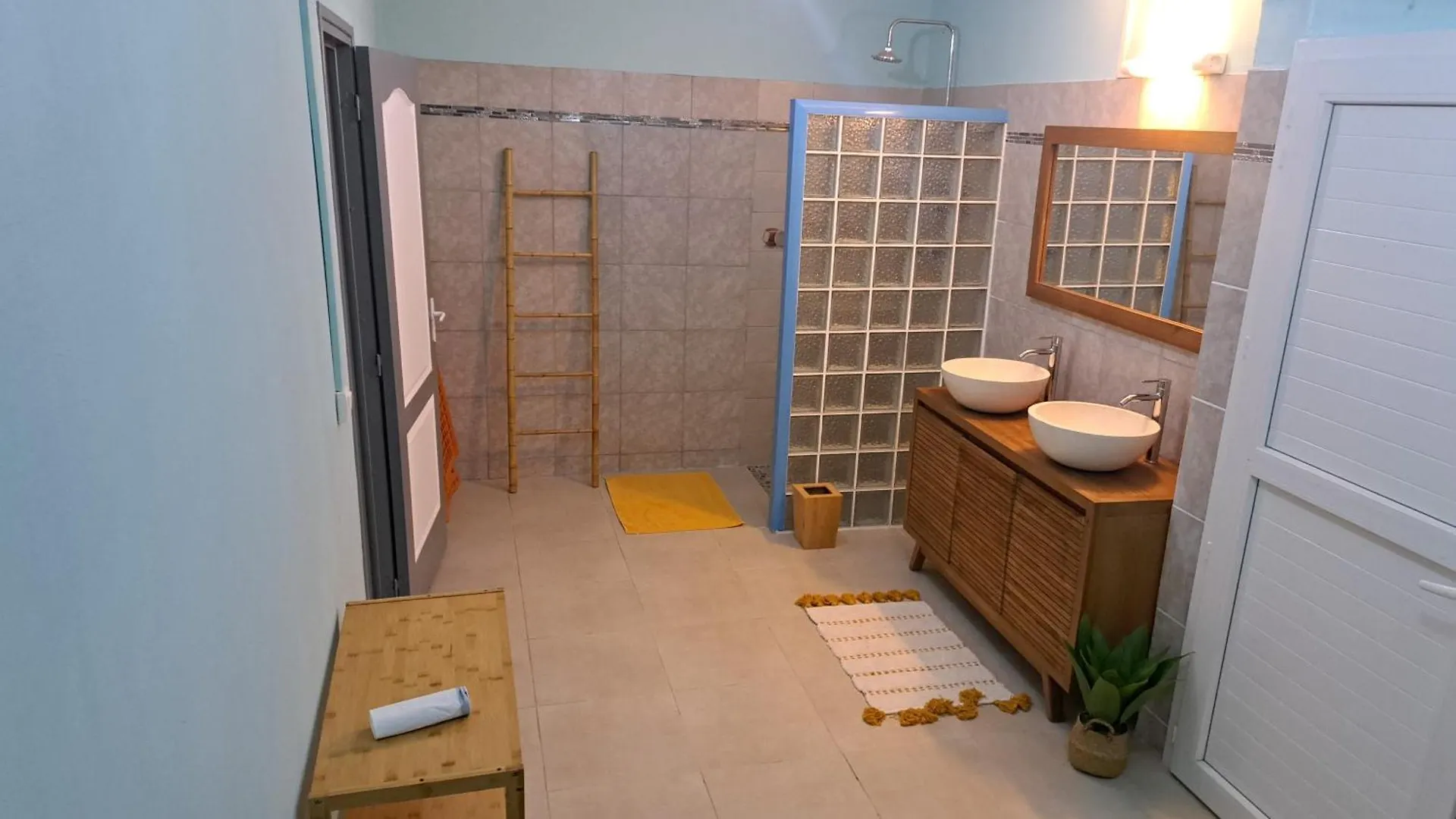 Appartement Bas De Villa Florirose Riviere-Salee